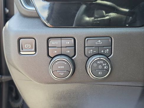 Certified 2022 Chevrolet Silverado 1500 RST w/ Convenience Package II AWD/4WD image 24