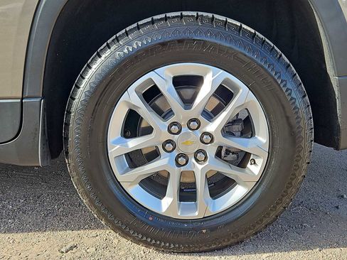 Used 2020 Chevrolet Traverse LT image 14