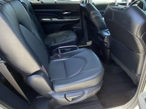 Certified 2025 Toyota Grand Highlander FWD image 12