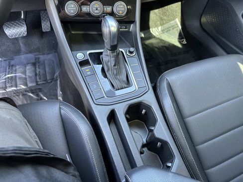 Used 2021 Volkswagen Jetta SE w/ SE Cold Weather Package image 25