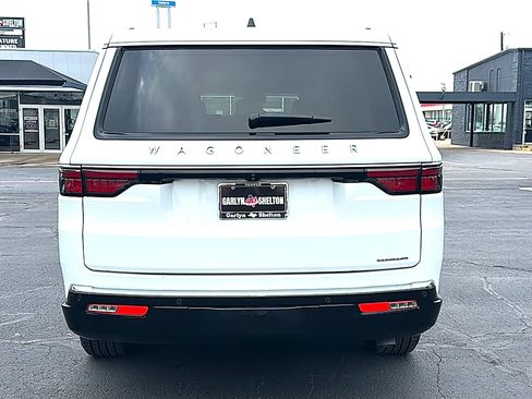 Used 2024 Jeep Wagoneer L Series II image 7