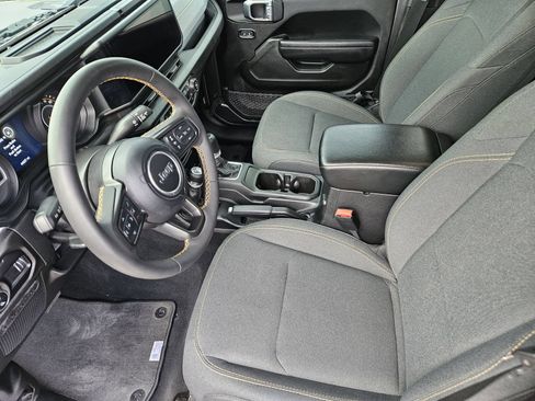 Used 2024 Jeep Gladiator Sport AWD/4WD image 16
