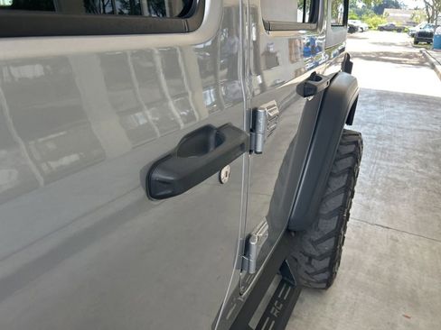 Used 2018 Jeep Wrangler Unlimited Sport S AWD/4WD image 14