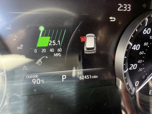 Used 2024 Toyota Highlander LE FWD image 22