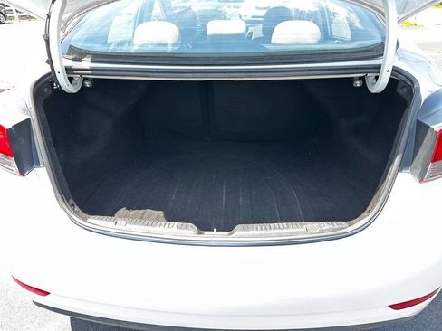 Used 2016 Hyundai Elantra SE image 18