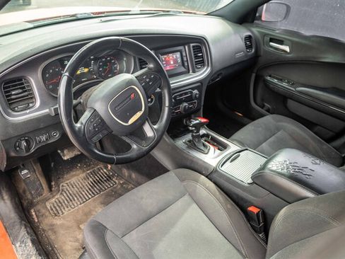 Used 2017 Dodge Charger SE w/ Blacktop Package RWD image 9