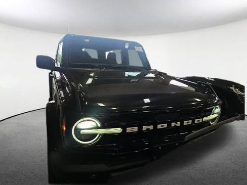 Used 2025 Ford Bronco Outer Banks AWD/4WD image 2