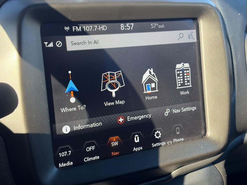 Used 2021 Jeep Renegade Latitude w/ Sun & Sound Group FWD image 28