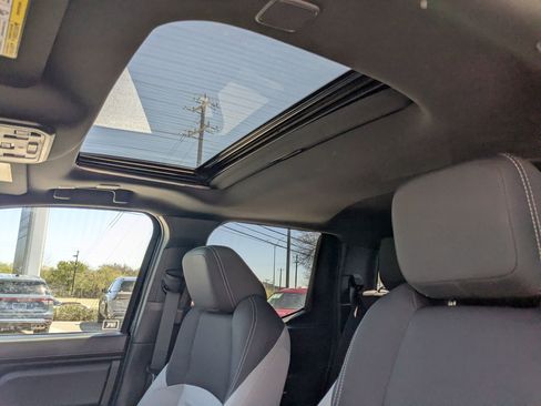 Used 2025 Toyota Tacoma TRD Sport w/ TRD Sport Upgrade Package image 20