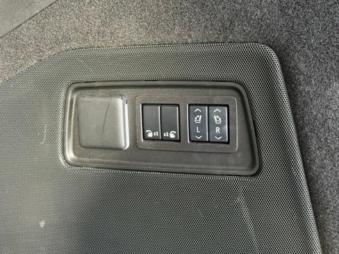 Used 2025 Cadillac Escalade Sport Platinum AWD/4WD image 19