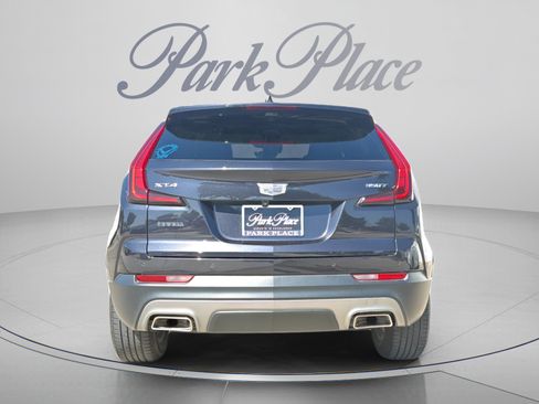 Used 2022 Cadillac XT4 Premium Luxury w/ Enhanced Visibility Package FWD image 4