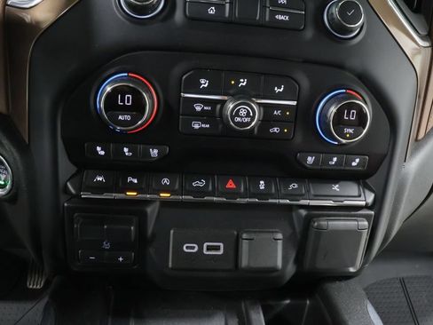 Used 2021 Chevrolet Silverado 1500 High Country w/ Technology Package AWD/4WD image 10