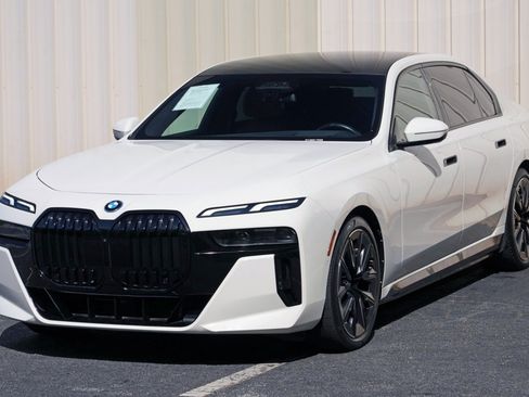 Used 2024 BMW i7 xDrive60 AWD/4WD image 57
