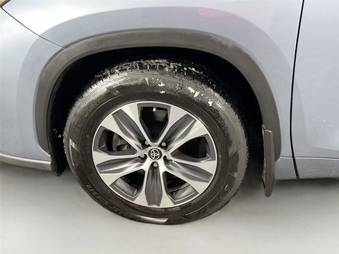 Used 2022 Toyota Highlander XLE image 30
