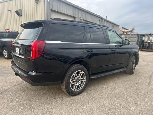 Used 2025 Ford Expedition Active AWD/4WD image 4