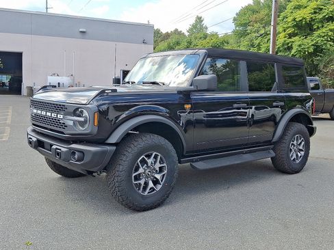 New 2025 Ford Bronco Badlands image 3