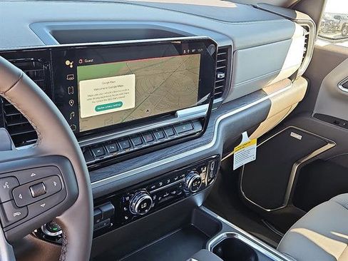 New 2026 GMC Sierra 1500 SLT image 19