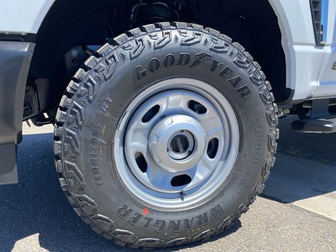 New 2026 Ford F250 XL w/ XL Off-Road Package AWD/4WD image 2
