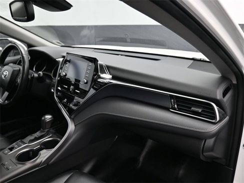 Used 2023 Toyota Camry SE w/ Cold Weather Package image 9