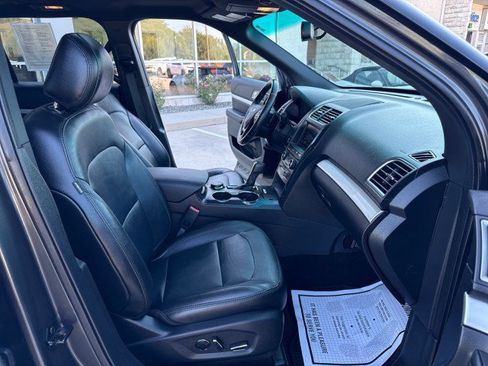 Used 2016 Ford Explorer XLT w/ Equipment Group 202A AWD/4WD image 34