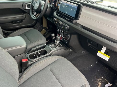 New 2026 Jeep Gladiator Sport AWD/4WD image 11