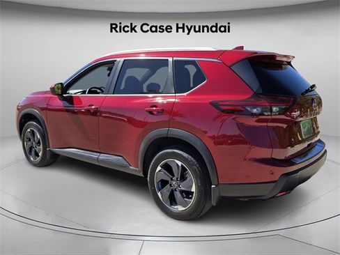 Used 2024 Nissan Rogue SV w/ SV Premium Package image 7