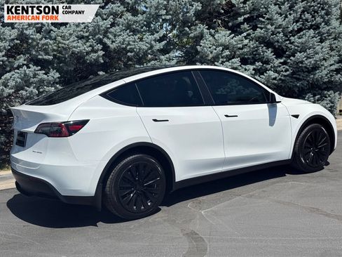 Used 2023 Tesla Model Y Long Range AWD/4WD image 9