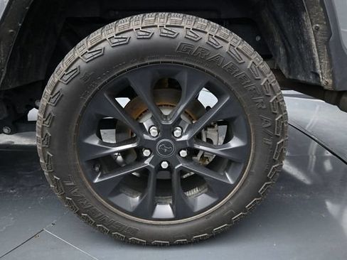 Used 2025 Jeep Gladiator Sport AWD/4WD image 10