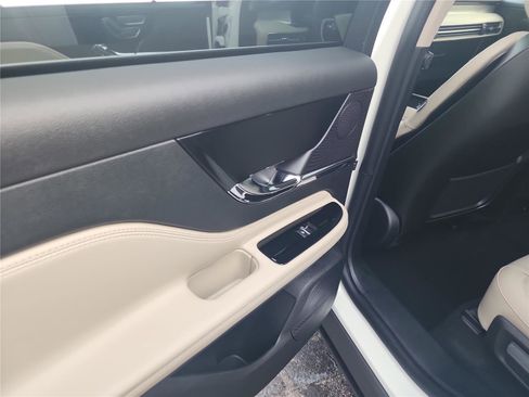 New 2026 Lincoln Corsair Premiere image 16