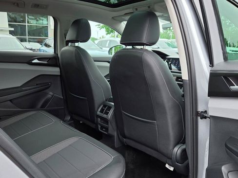 Used 2023 Volkswagen Taos SE w/ Panoramic Sunroof Package FWD image 47