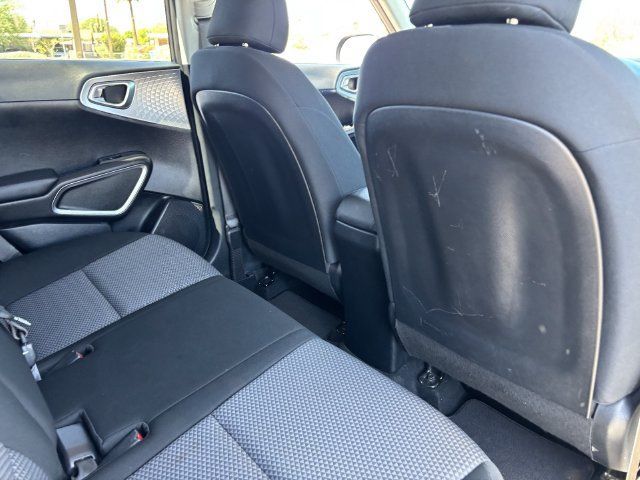 Used 2023 Kia Soul LX w/ Option Group 015 FWD image 13