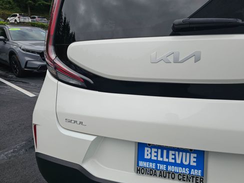Used 2023 Kia Soul LX w/ LX Technology Package FWD image 15