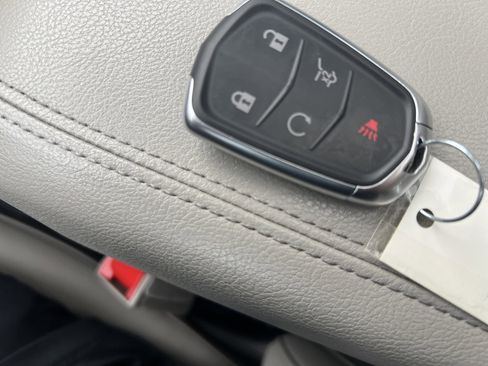 Used 2022 Cadillac XT4 Luxury w/ Cold Weather Package image 32