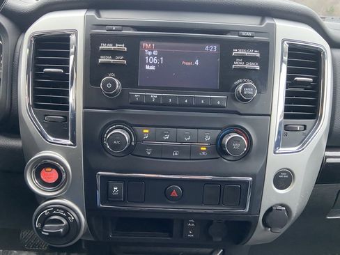 Used 2018 Nissan Titan SV image 17