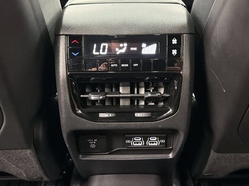 Used 2024 Jeep Grand Cherokee L Altitude AWD/4WD image 33