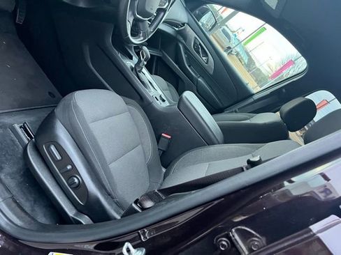 Used 2022 Chevrolet Traverse LT image 12