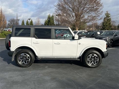 Used 2023 Ford Bronco Outer Banks image 3