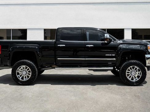 Used 2019 GMC Sierra 2500 SLT w/ Duramax Plus Package AWD/4WD image 7