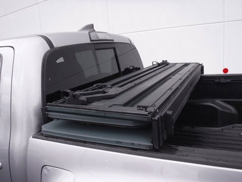 Used 2017 Toyota Tacoma TRD Sport image 14