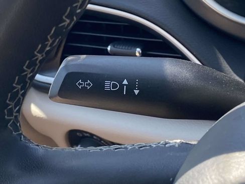 Used 2023 Chrysler Pacifica Touring-L FWD image 62