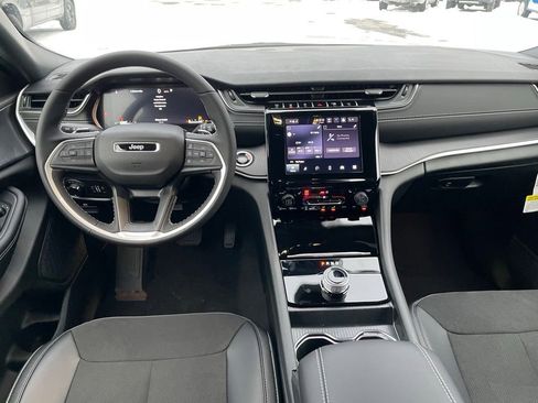 New 2025 Jeep Grand Cherokee L Altitude image 11