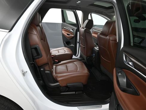 Used 2020 Buick Enclave Avenir image 19