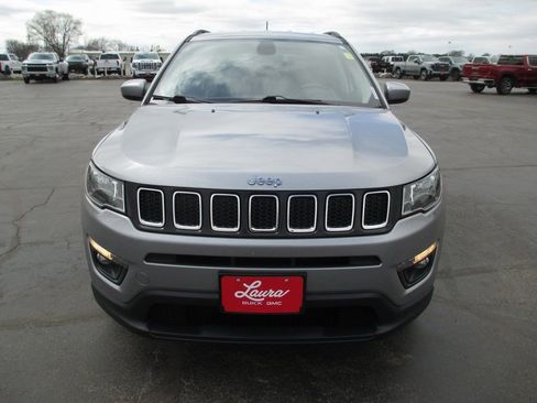 Used 2019 Jeep Compass Latitude FWD image 12
