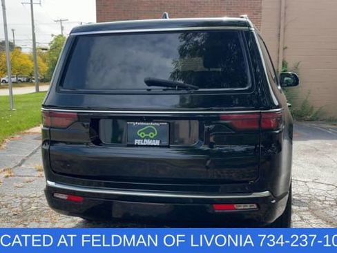 Used 2023 Jeep Wagoneer Series III w/ Preferred Equipment Group image 7