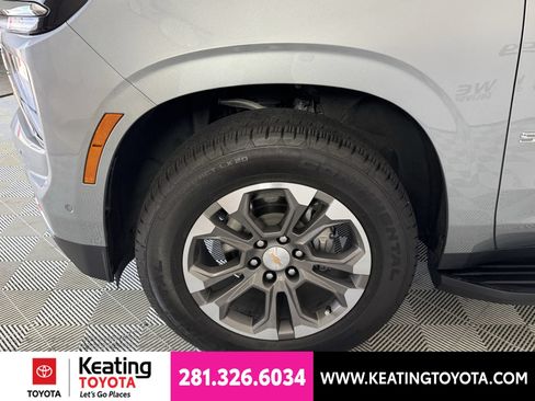 Used 2025 Chevrolet Suburban LT w/ Comfort Package RWD image 31