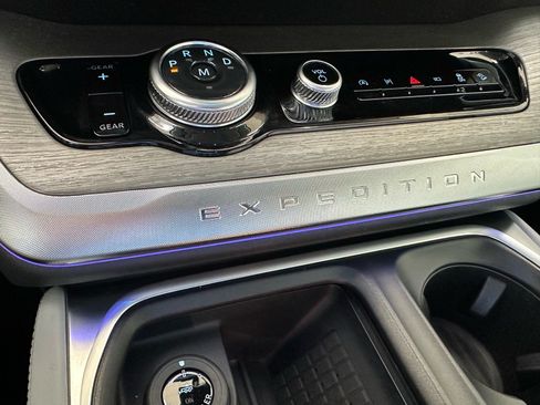 Certified 2025 Ford Expedition Max Platinum w/ Driver's Package AWD/4WD image 37