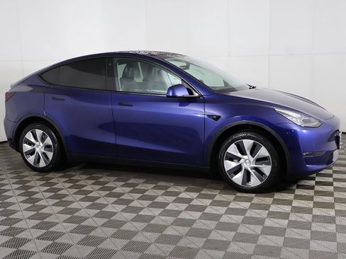 Used 2022 Tesla Model Y Long Range image 15
