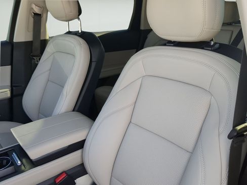 New 2026 Lincoln Nautilus Premier AWD/4WD image 10