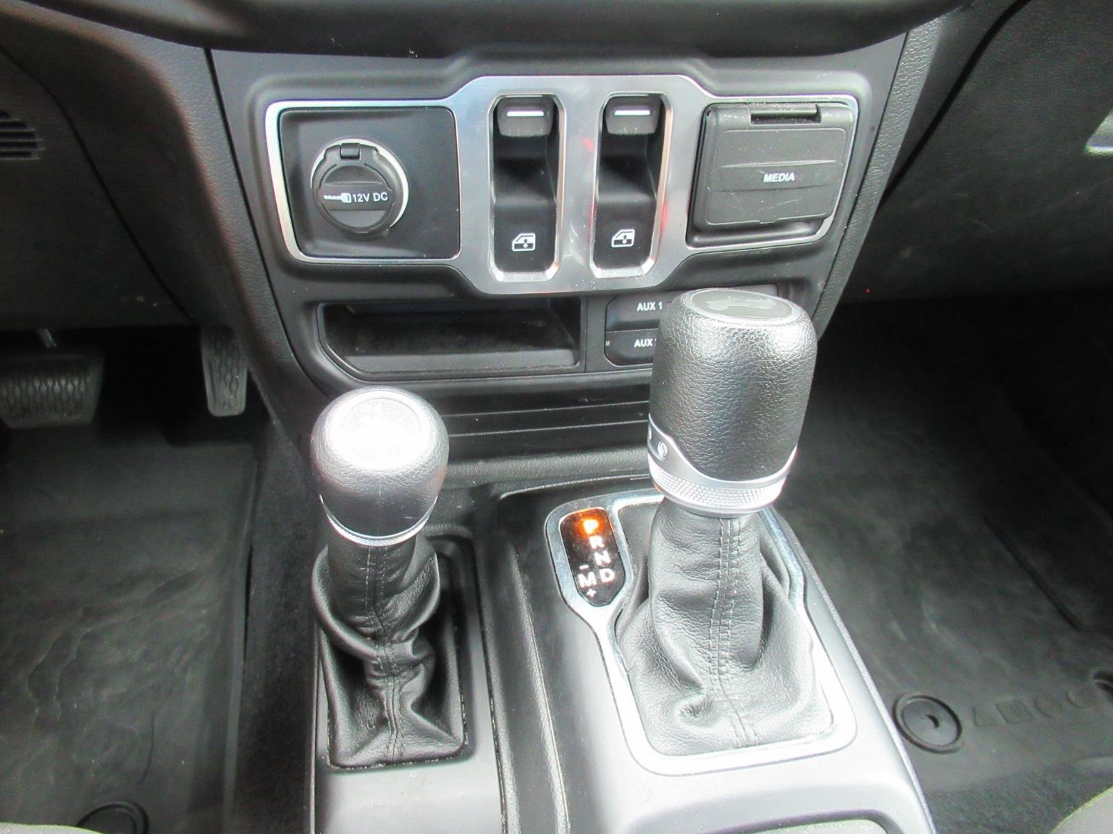 Used 2022 Jeep Wrangler Sport AWD/4WD image 25