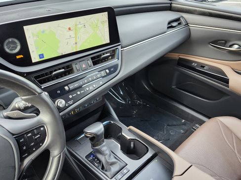 Used 2023 Lexus ES 300h w/ Accessory Package (Z2) image 34